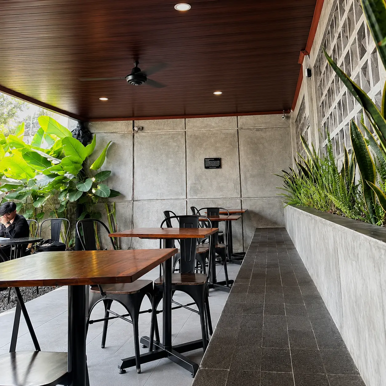 Semi-Outdoor Veranda